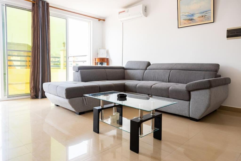 3 Bedroom Apt, Free Wifi & Ac, Cidadela - Lcgr 프라이아 외부 사진